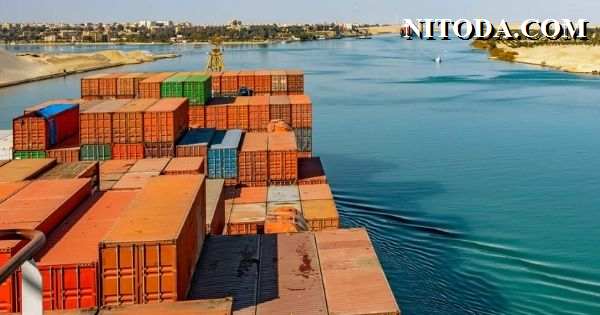 Tàu container qua kênh đào Suez